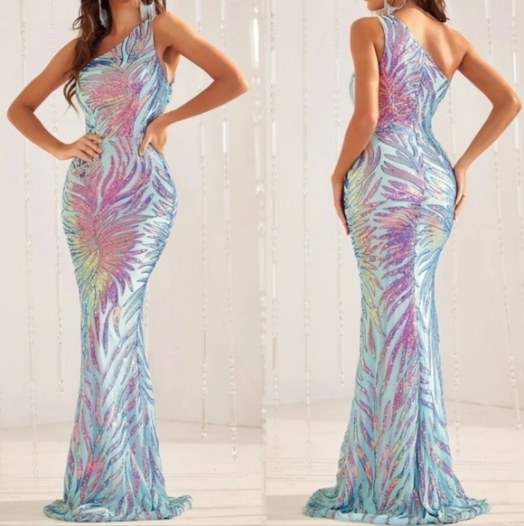 HOLOGRAPHIC PREMIUM BRAND AND QUALITY MERMAIDCORE SEQUINED MAXI DRESS - Picture 1 of 14
